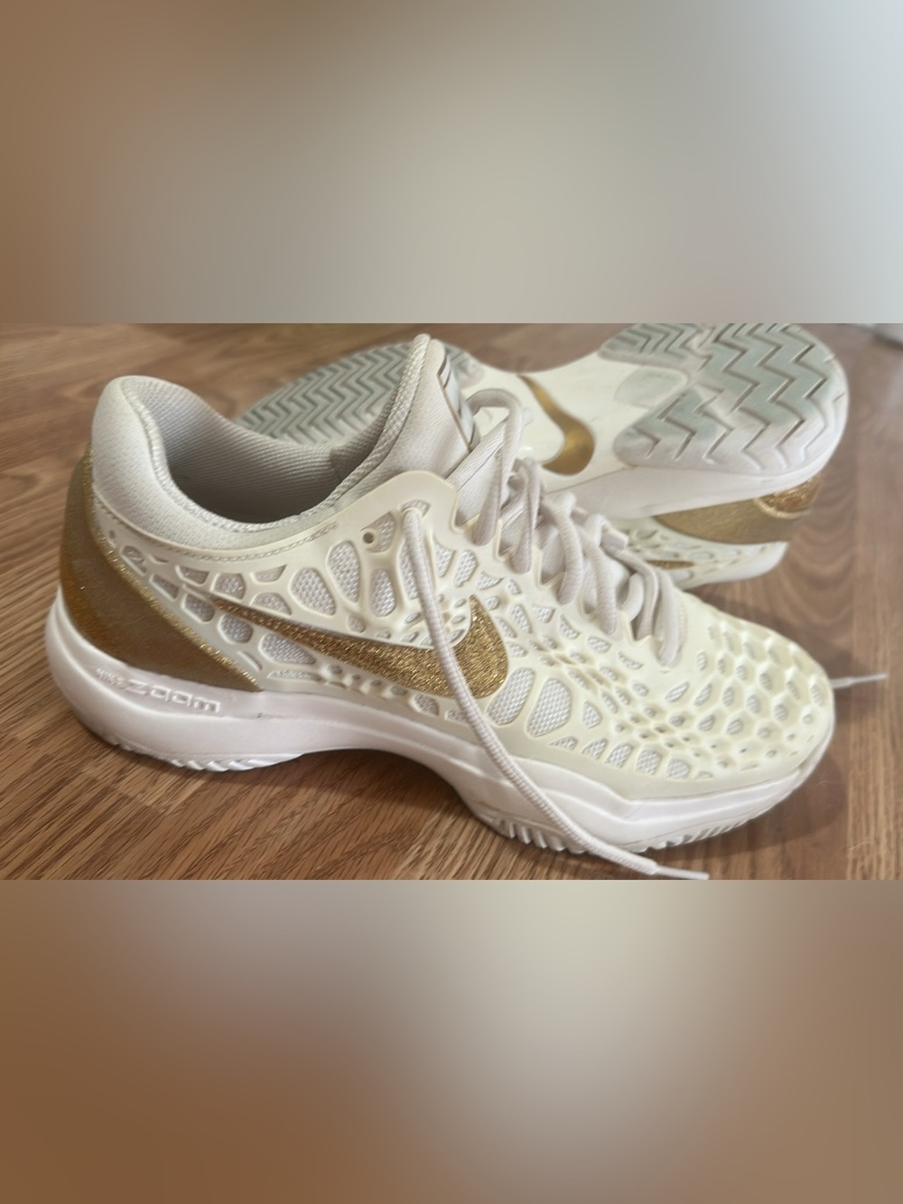 Nike Women’s Serena Williams Tennis White Athletic Sneakers with Gold Glitter